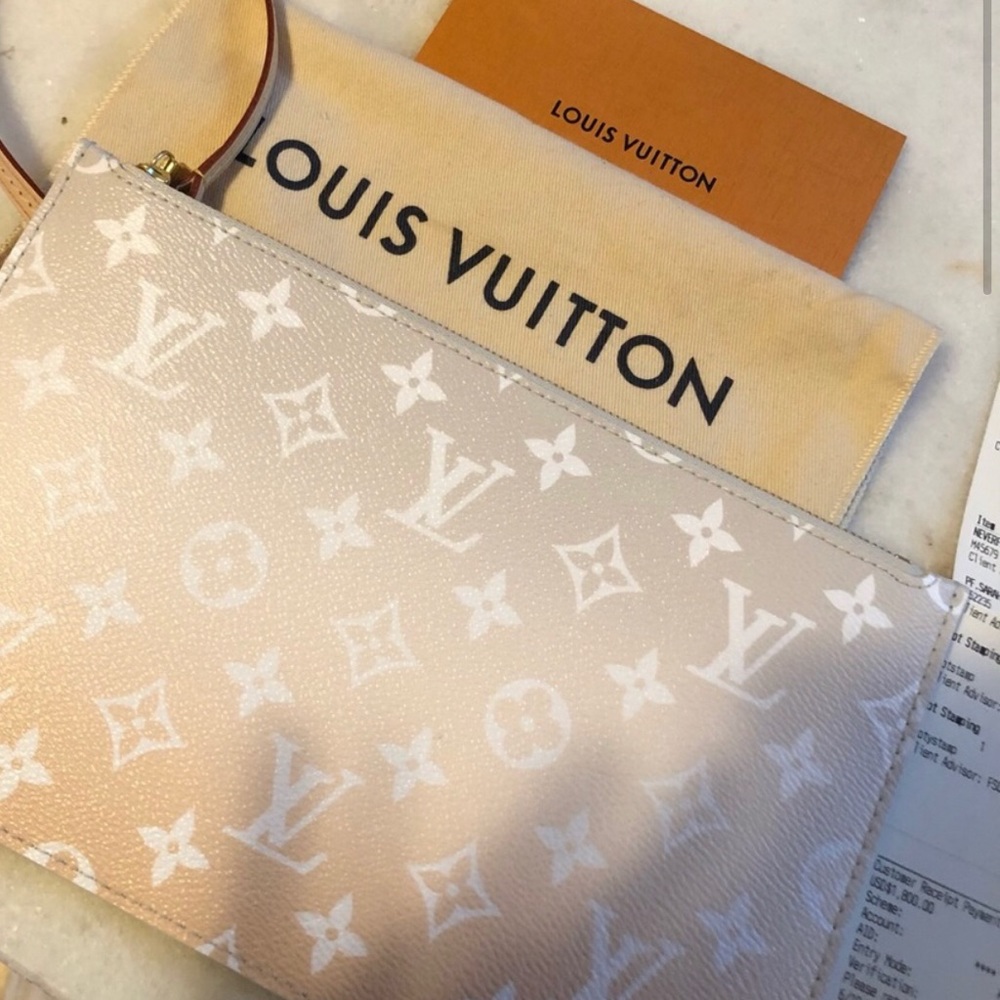 Louis Vuitton by the pool Pochette wristlet (Mist)